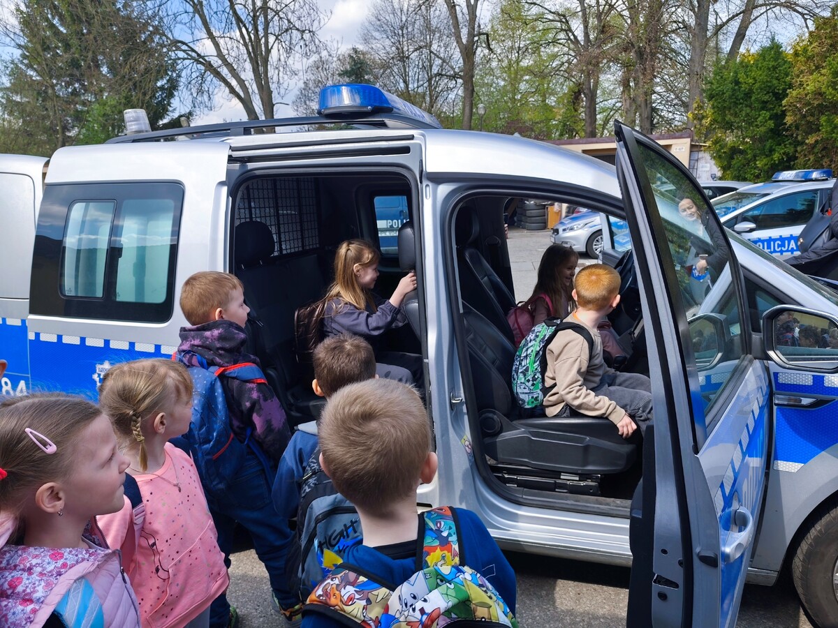 Policjant&oacute;w Przeworskiej Komendy Odwiedziły Przedszkolaki Z Cetuli