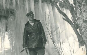 Seweryn Styliński jako leśniczy w Wetlinie.