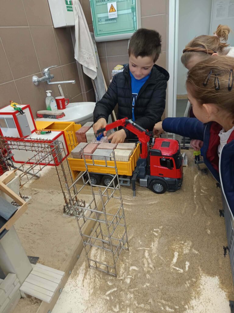 Trzecioklasiści Z Sp1 Przeworsk Z Wizytą U &Quot;Sobieskiego&Quot;. Lekcja Historii I Warsztaty Kulinarne