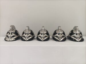 5 nowych hełmów paradnych od Strażackie Hełmy Paradne, w których nasze druhny i druhowie zaprezentują się już w najbliższy weekend podczas tradycyjnej warty przy Grobie Pańskim