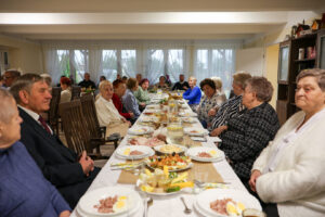 Wyjątkowe śniadanie wielkanocne przeworskich seniorów