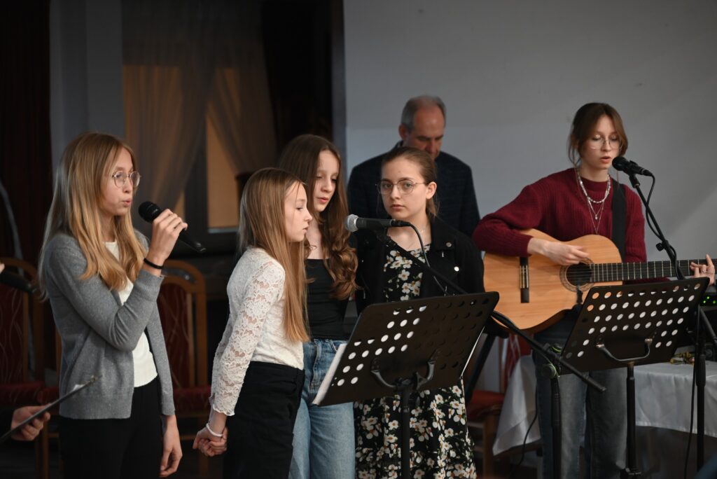 Wielkanocna Bliskość W Gorzycach. Wspólne Śniadanie Dla Seniorów I Samotnych Mieszkańców