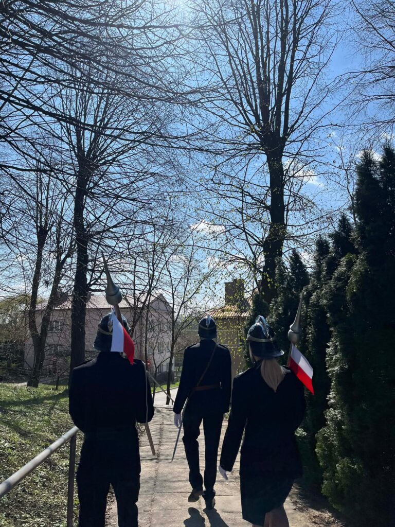 Strażacka Warta Przy Bożym Grobie W Markowej. Wielkanocna Tradycja U Naszych Sąsiadów 2 Strażacka Warta Przy Bożym Grobie W Markowej. Wielkanocna Tradycja U Naszych Sąsiadów