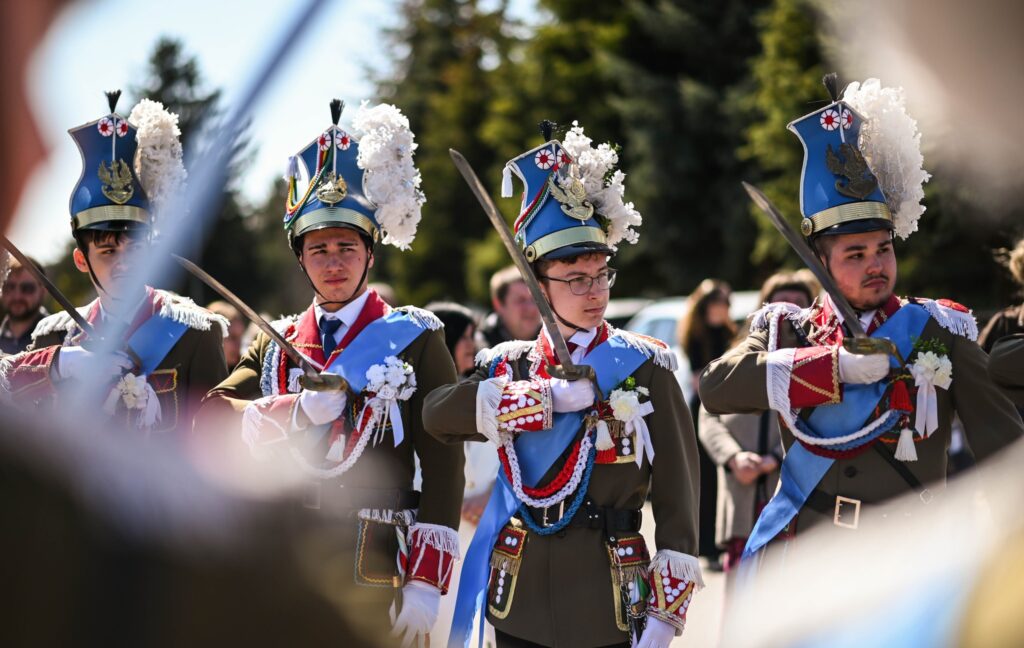 Widowiskowy Pokaz Musztry Paradnej W Tryńczy. Tradycja Wciąż Zachwyca Mieszkańców