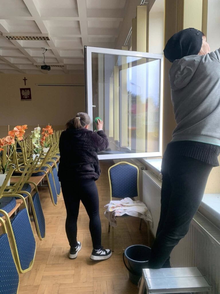 Przedświąteczne Porządki W Gminie Tryńcza. Uczestnicy Cis Przygotowują Przestrzeń Na Wielkanoc