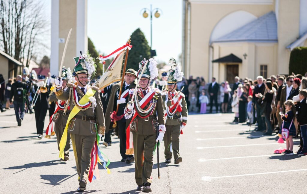 Widowiskowy Pokaz Musztry Paradnej W Tryńczy. Tradycja Wciąż Zachwyca Mieszkańców