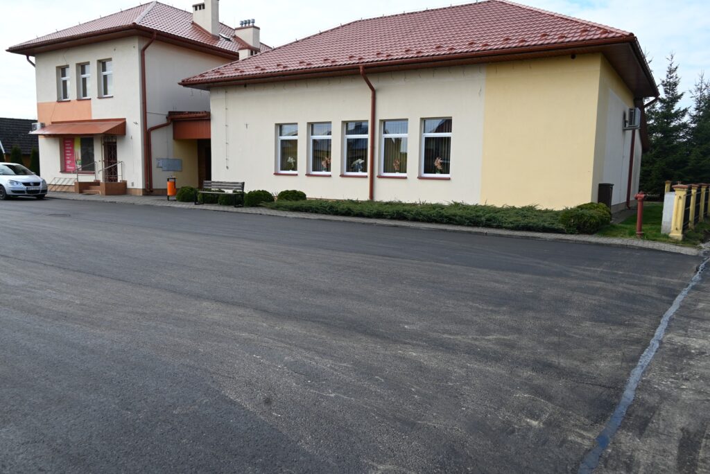 Nowe parkingi w Jagielle i drogi w Wólce Ogryzkowej