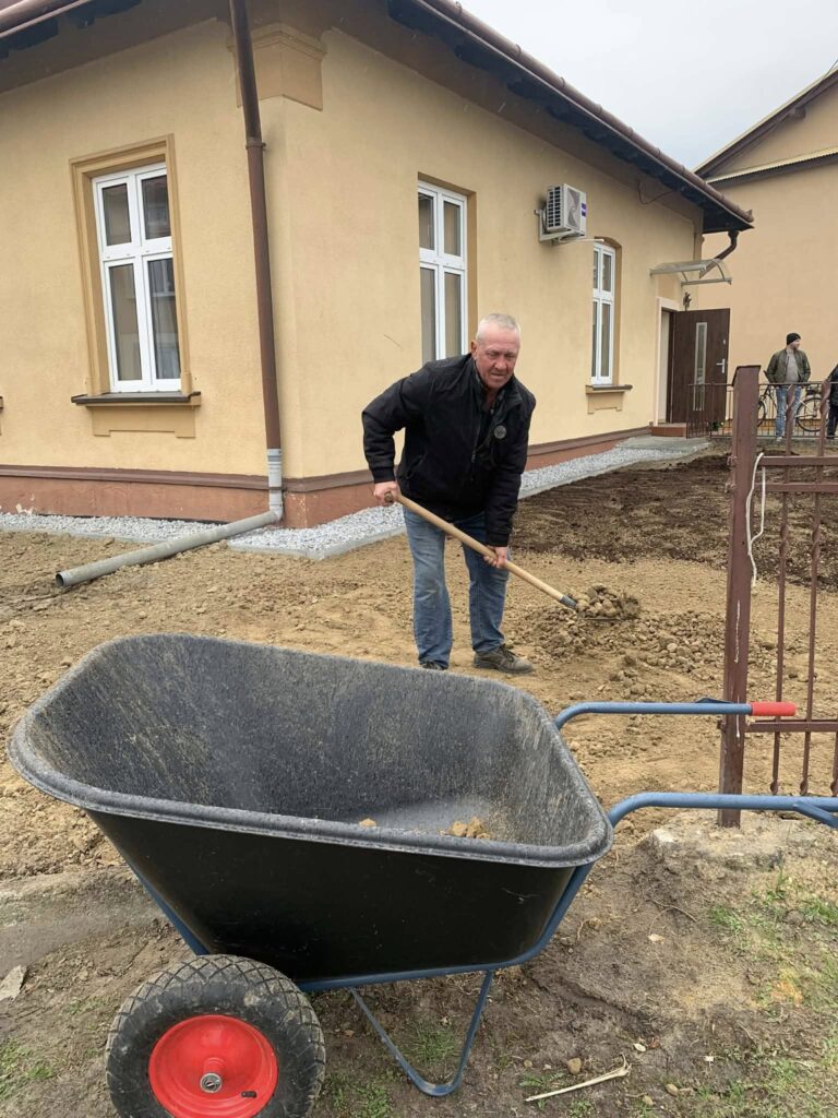 Przedświąteczne Porządki W Gminie Tryńcza. Uczestnicy Cis Przygotowują Przestrzeń Na Wielkanoc