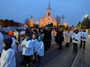 Droga Krzyżowa ulicami Tryńczy