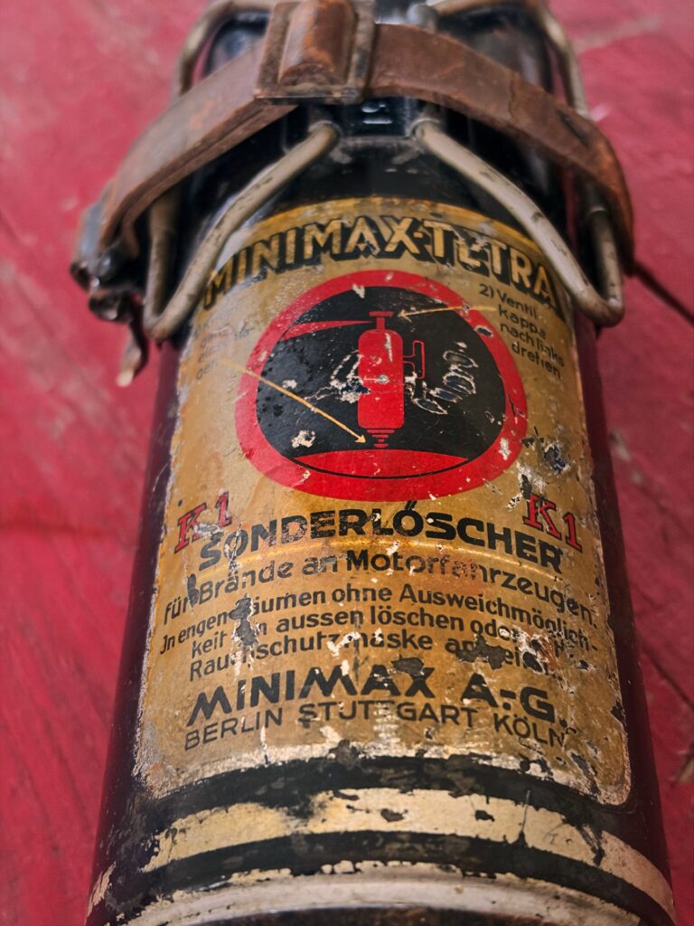 Zabytkowa Gaśnica Z Domu Administratora. Nowy Eksponat W Muzeum Pożarnictwa W Przeworsku