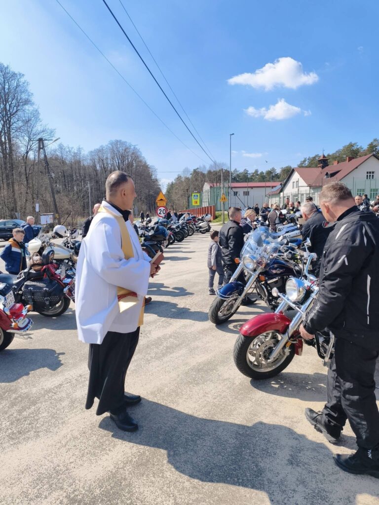 Ryk Silników I Wielkanocne Koszyczki. Ii Motoświęconka W Majdanie Sieniawskim 2 Ryk Silników I Wielkanocne Koszyczki. Ii Motoświęconka W Majdanie Sieniawskim