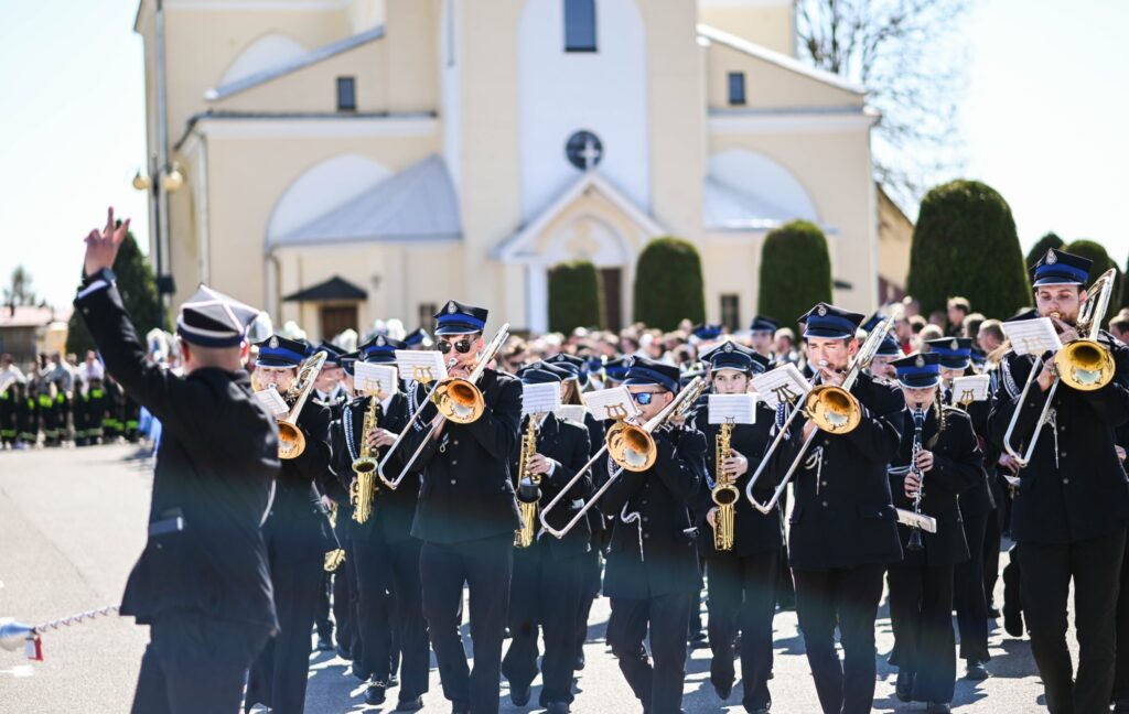 Widowiskowy Pokaz Musztry Paradnej W Tryńczy. Tradycja Wciąż Zachwyca Mieszkańców