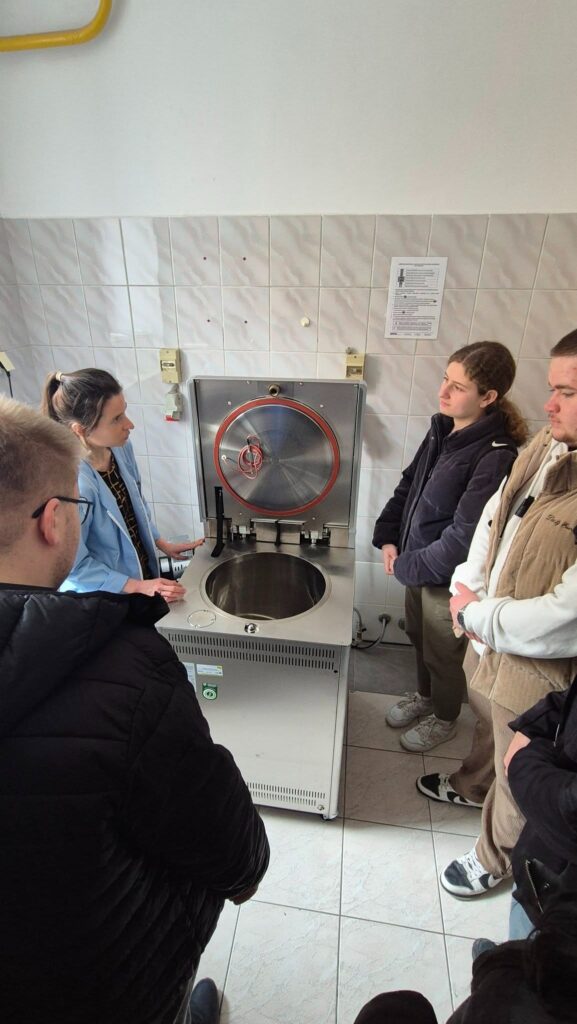 Przeworski Sanepid Od Kuchni. Młodzież W Laboratoriach Podczas Dnia Otwartego 1 Przeworski Sanepid Od Kuchni. Młodzież W Laboratoriach Podczas Dnia Otwartego