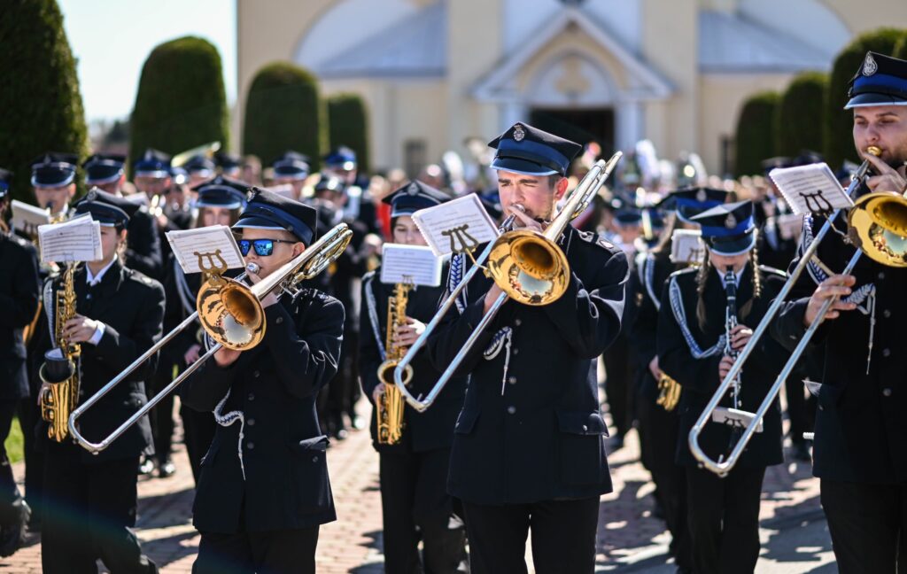 Widowiskowy Pokaz Musztry Paradnej W Tryńczy. Tradycja Wciąż Zachwyca Mieszkańców