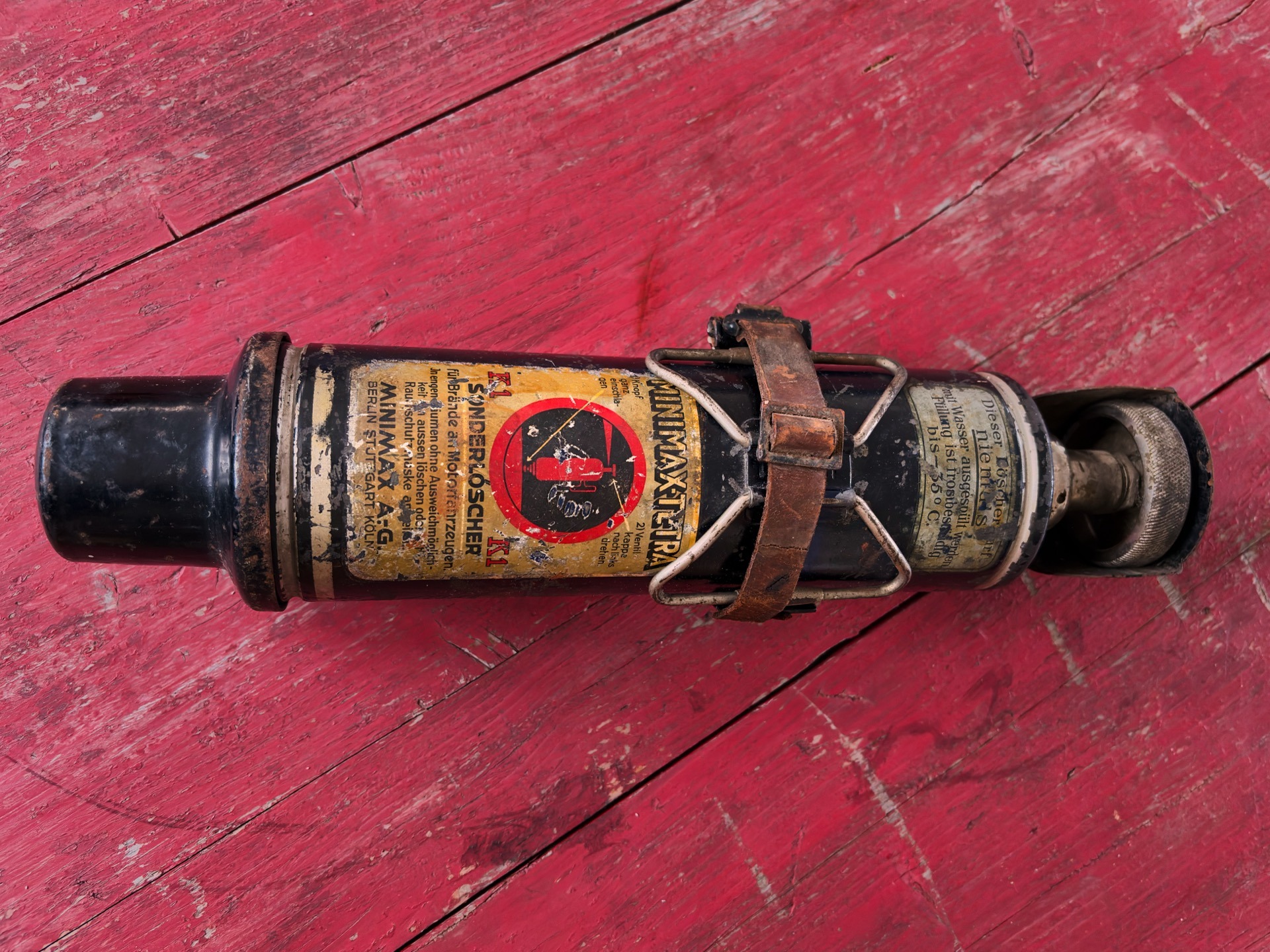 Zabytkowa Gaśnica Z Domu Administratora. Nowy Eksponat W Muzeum Pożarnictwa W Przeworsku