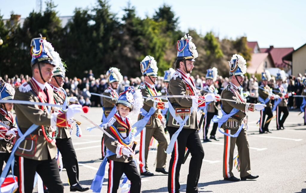 Widowiskowy Pokaz Musztry Paradnej W Tryńczy. Tradycja Wciąż Zachwyca Mieszkańców