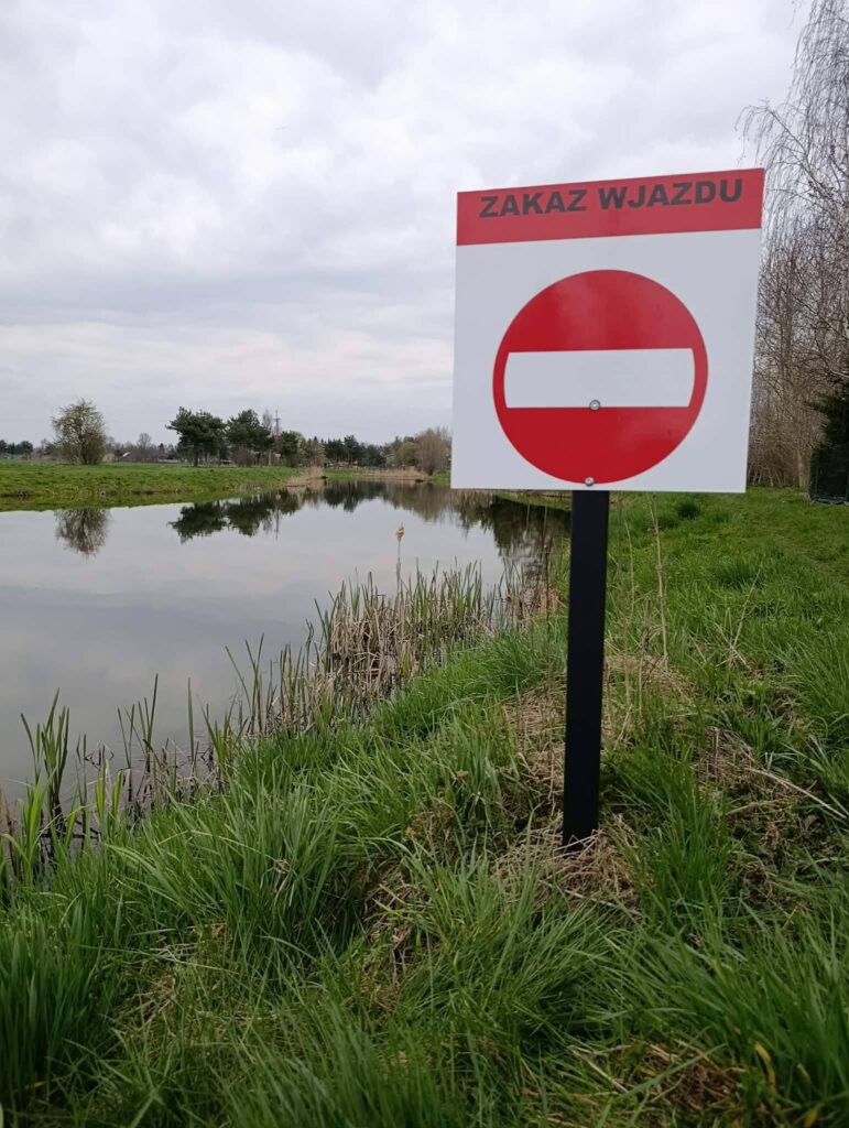 Nowe Tablice Na Łowisku W Pełnatyczach. Przypominają O Zasadzie &Quot;Złów I Wypuść&Quot; 1 Nowe Tablice Na Łowisku W Pełnatyczach. Przypominają O Zasadzie &Quot;Złów I Wypuść&Quot;