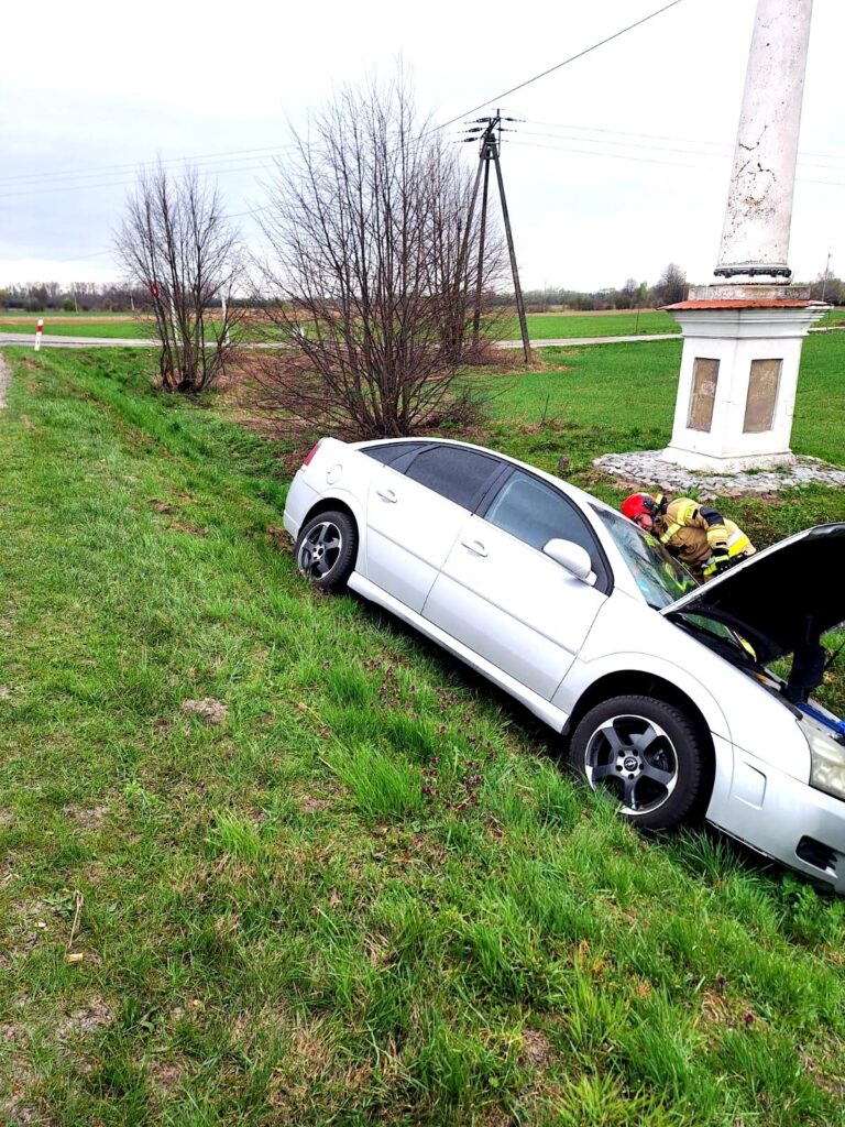 Wypadek W Sieniawie I Powalone Drzewo. Pracowite Popołudnie Strażaków 8 Kwietnia 2026 1 Wypadek W Sieniawie I Powalone Drzewo. Pracowite Popołudnie Strażaków 8 Kwietnia 2026
