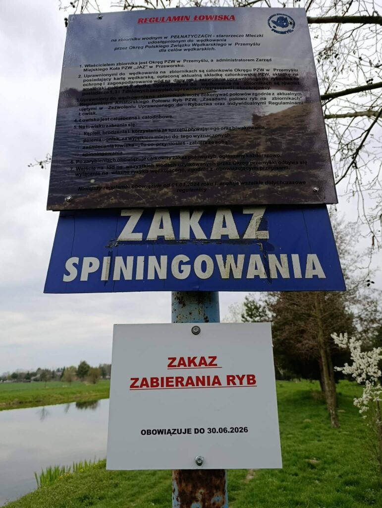 Nowe Tablice Na Łowisku W Pełnatyczach. Przypominają O Zasadzie &Quot;Złów I Wypuść&Quot; 2 Nowe Tablice Na Łowisku W Pełnatyczach. Przypominają O Zasadzie &Quot;Złów I Wypuść&Quot;