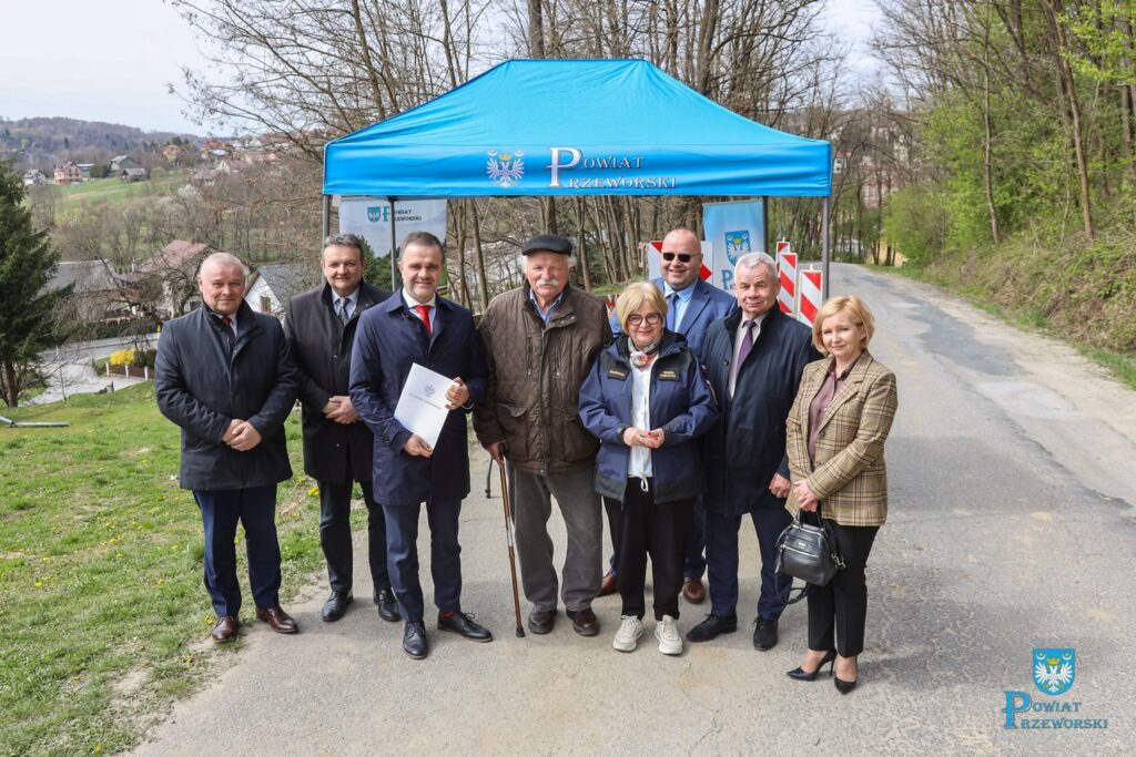 Miliony Na Walkę Z Osuwiskiem W Jaworniku Polskim. Wojewoda I Starosta Podpisali Umowę 1 Miliony Na Walkę Z Osuwiskiem W Jaworniku Polskim. Wojewoda I Starosta Podpisali Umowę