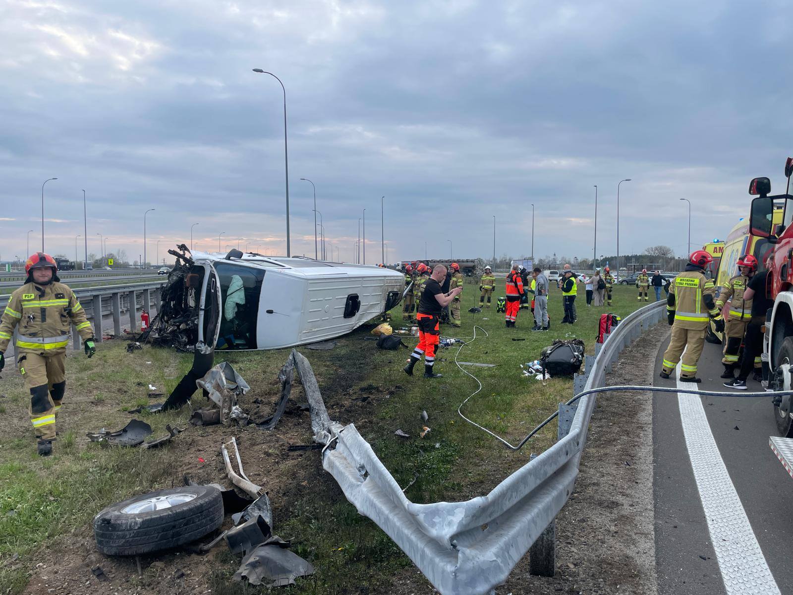 Wypadek Busa Na Autostradzie A4 Przy Zjeździe Na Mop Budy