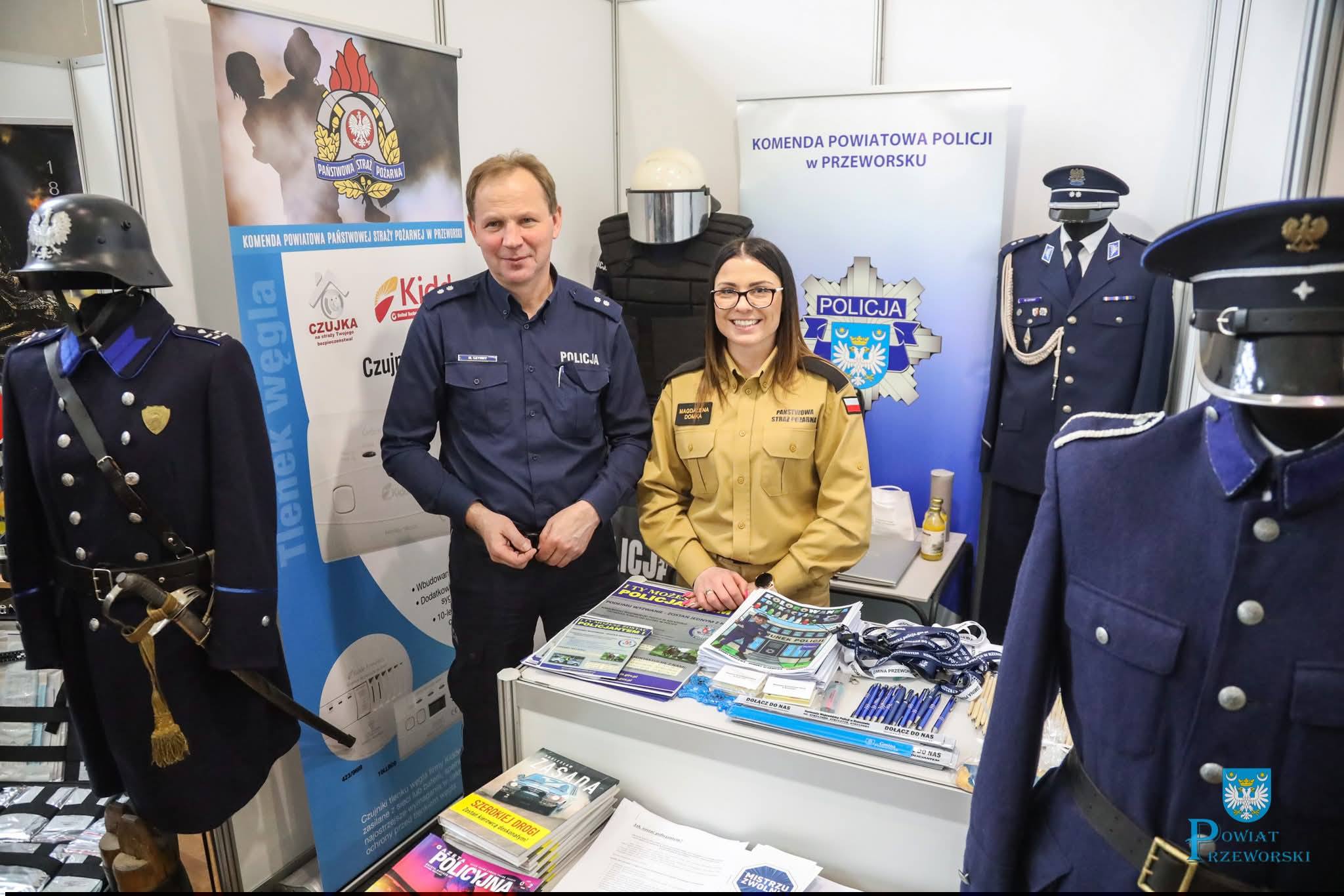 Służby Mundurowe Na Targach Pracy W Przeworsku