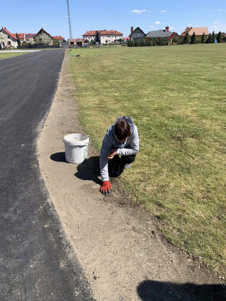 Wielkie Sprzątanie Po Paradzie Turków. Uczestnicy Cis Tryńcza W Akcji