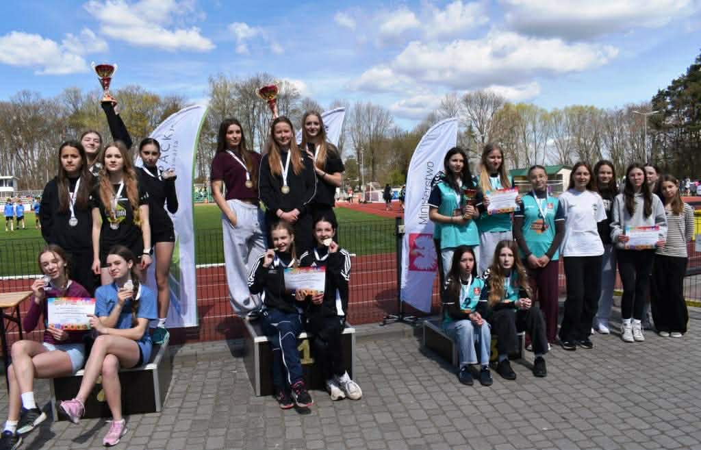 Uczennice Sp2 Z Przeworska Wicemistrzyniami Podkarpacia W Biegach Przełajowych
