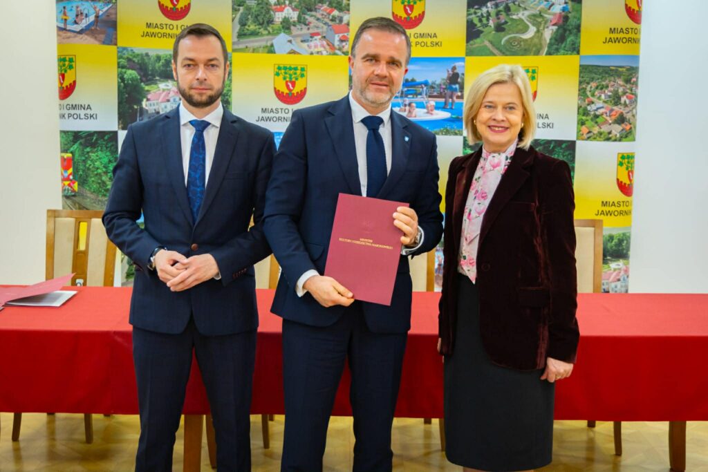 Wiceminister Kultury Z Wizytą W Hadlach Szklarskich. Ponad 670 Tysięcy Złotych Na Remont Zabytkowej Stacji