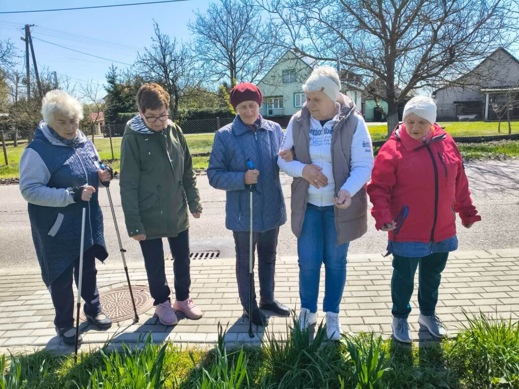 Nordic Walking Seniorów W Tryńczy