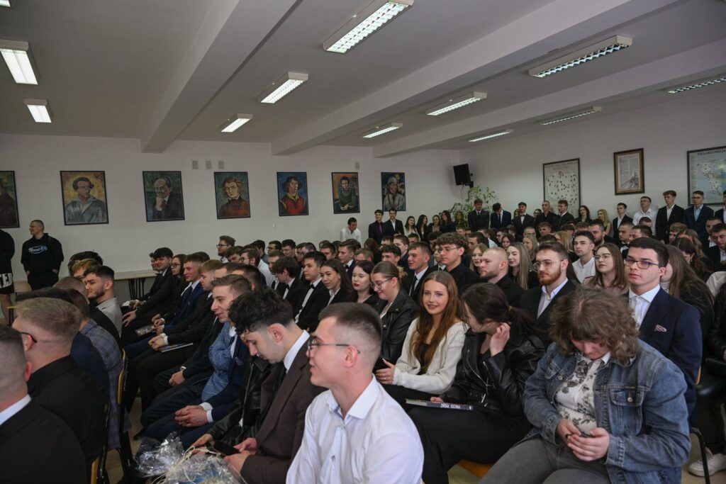 Zakończenie Roku Szkolnego Klas Maturalnych W Zsz W Przeworsku. Życzenia Dla Absolwentów