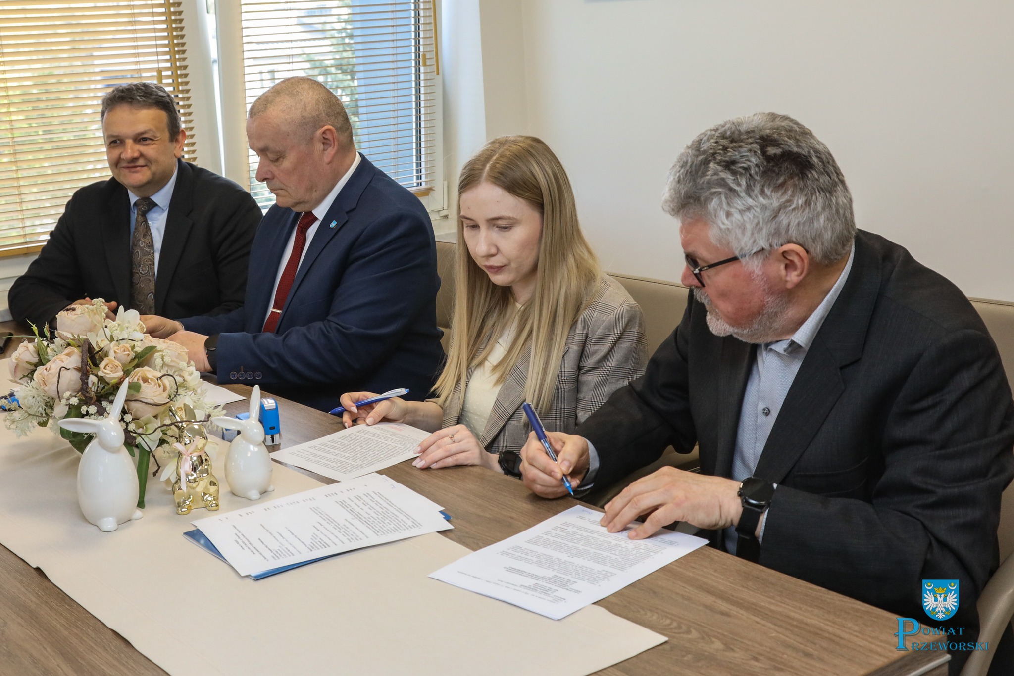 Podpisanie Umowy Na Remont Drogi Powiatowej W Gorzycach