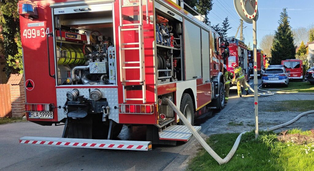 Pożar W Sieteszy. Ogień Objął Budynek Mieszkalny Oraz Garaż