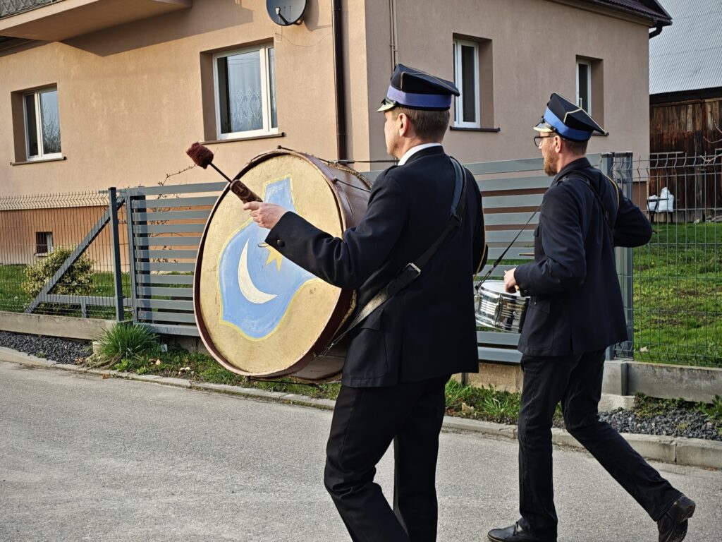 Bębniarze w Przeworsku w Wielki Czwartek 2026