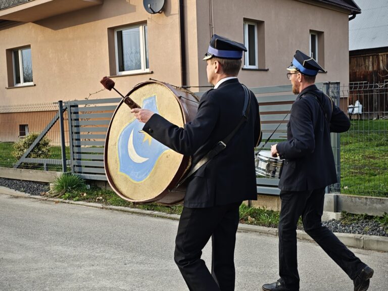 Bębniarze w Przeworsku w Wielki Czwartek 2026