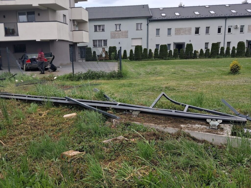Przeworsk. Nie Dostosował Prędkości I Wjechał W Ogrodzenie 1 Nie Dostosował Prędkości I Wjechał W Ogrodzenie