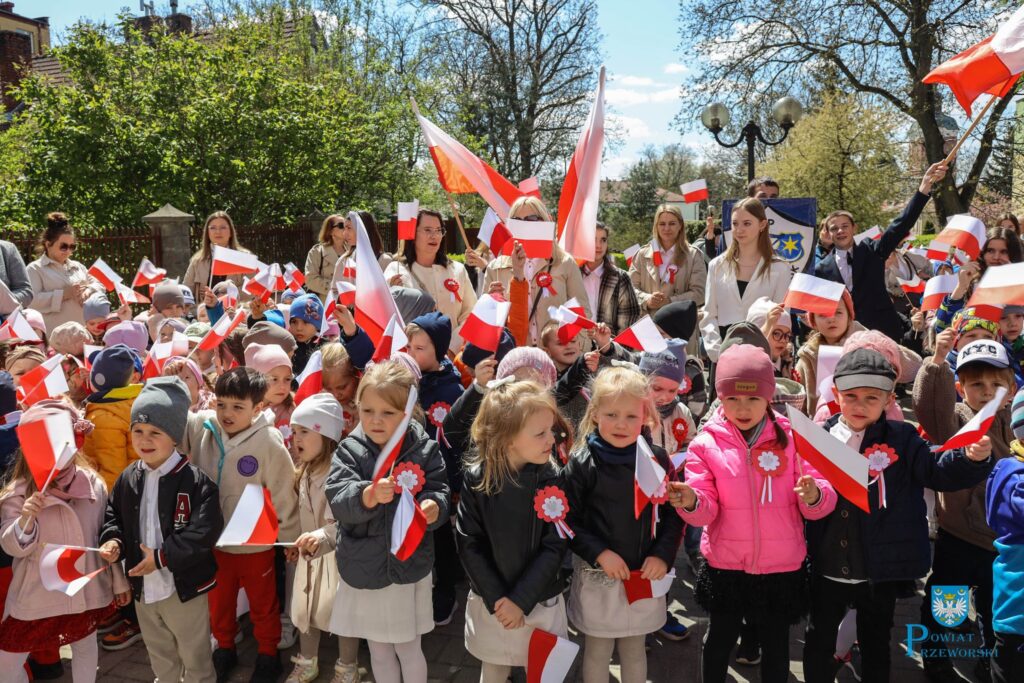 Biało-Czerwony Przeworsk. Uroczyste Obchody Dnia Flagi Rzeczypospolitej Polskiej
