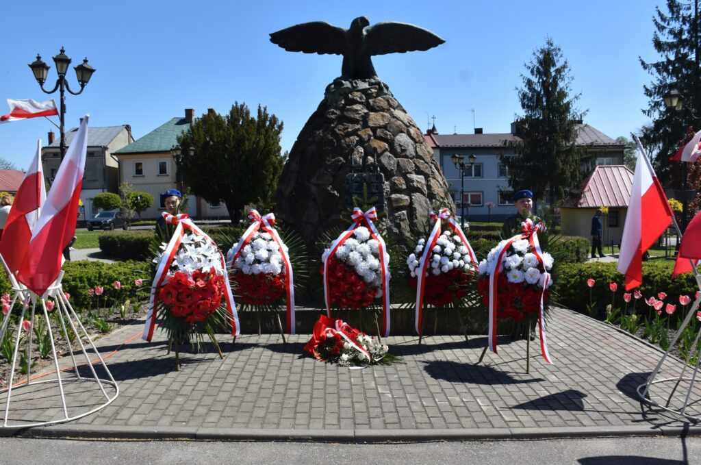 Kańczuga Uczciła Rocznicę Konstytucji 3 Maja. Patriotyczne Uroczystości Pod Pomnikiem Grunwaldu