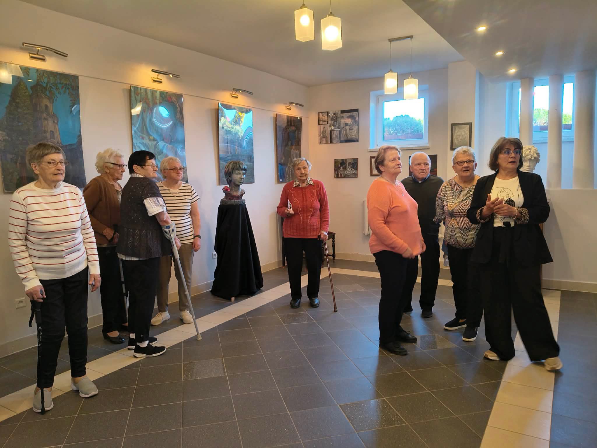 Seniorzy W Galerii Pod Aniołem W Tryńczy