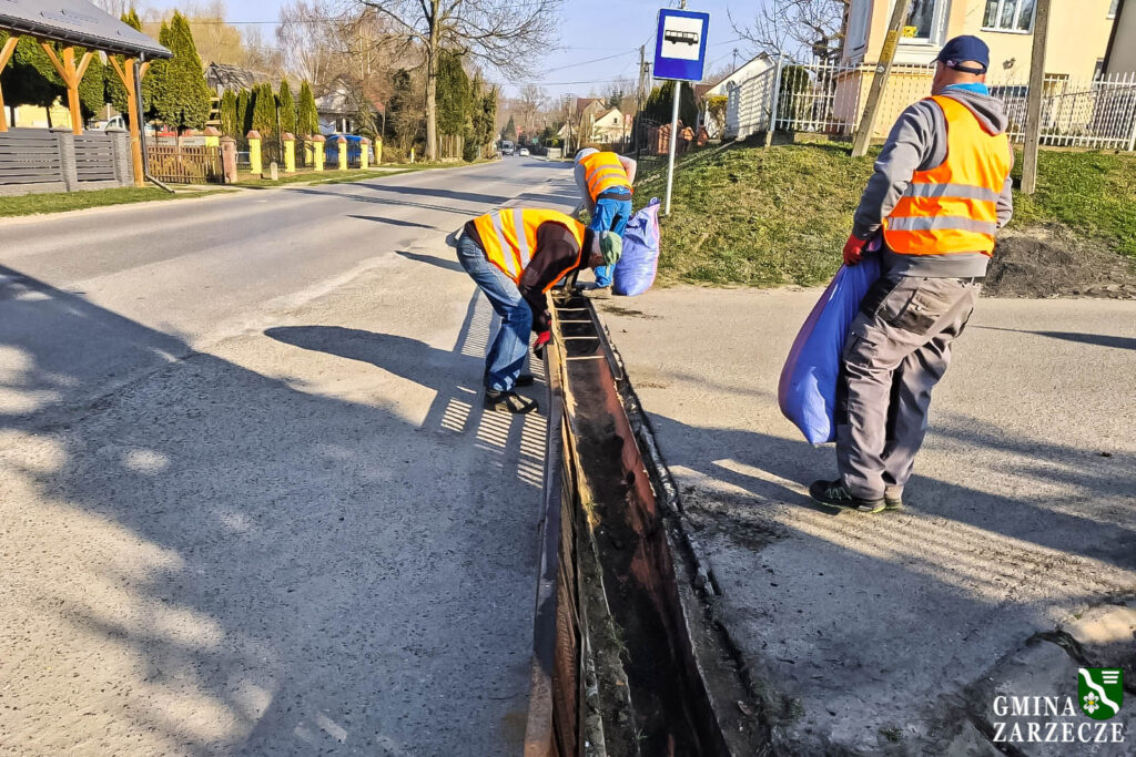 Od nowych trybun po garaż dla strażaków. Zobacz, co dzieje się w sołectwach gminy Zarzecze