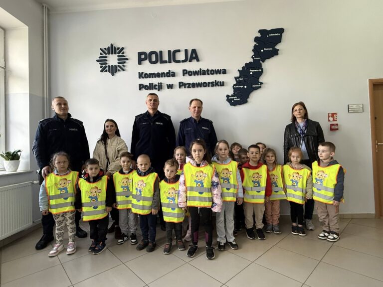 Przedszkolaki z Przeworska odwiedziły Komendę Powiatową Policji