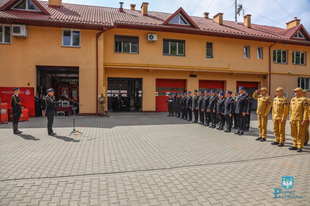 Nowe Awanse I Inwestycje W Bezpieczeństwo. Przeworscy Strażacy Świętowali Swój Dzień 2 Nowe Awanse I Inwestycje W Bezpieczeństwo. Przeworscy Strażacy Świętowali Swój Dzień