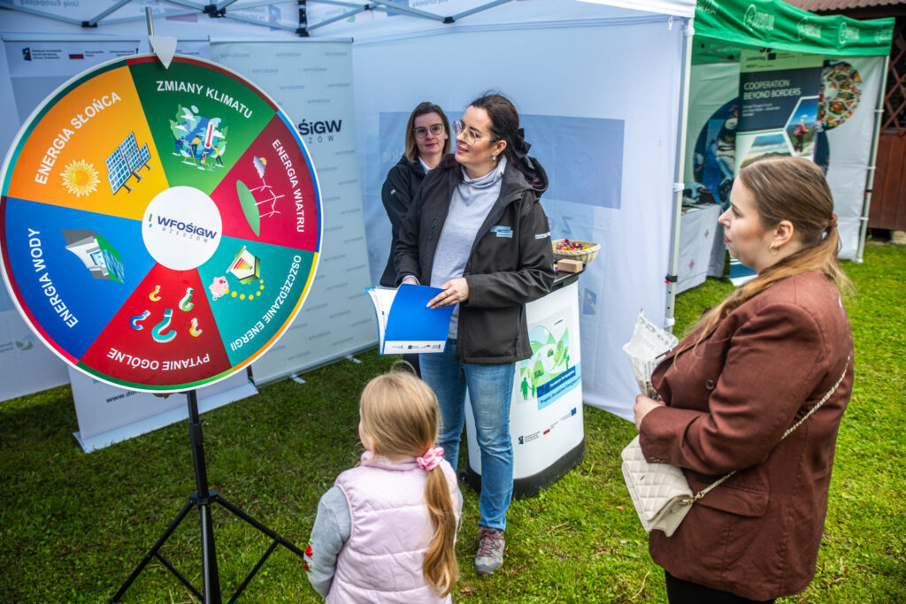 Piknik Z Remigiuszem Rączką I Unijnym Wsparciem. Park W Hadlach Szklarskich Tętnił Życiem 2 Piknik Z Remigiuszem Rączką I Unijnym Wsparciem. Park W Hadlach Szklarskich Tętnił Życiem