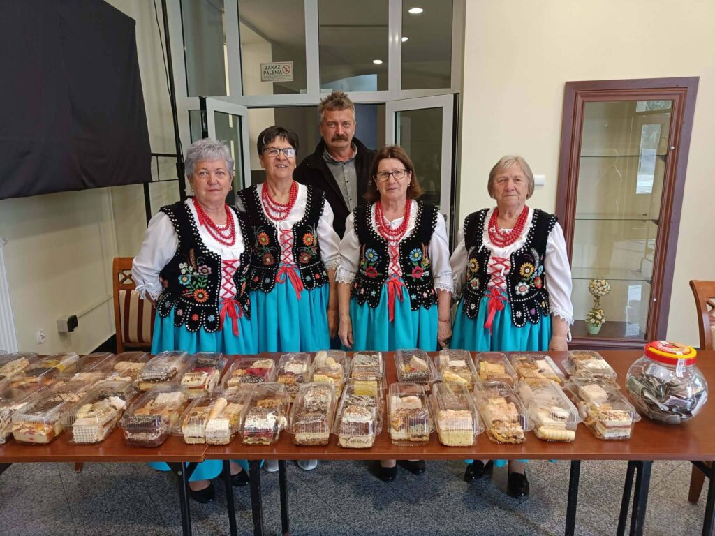 Ponad 6000 zł z kawałków ciast! Sieniawa i Adamówka pomogły rodzinie z Rudki po pożarze