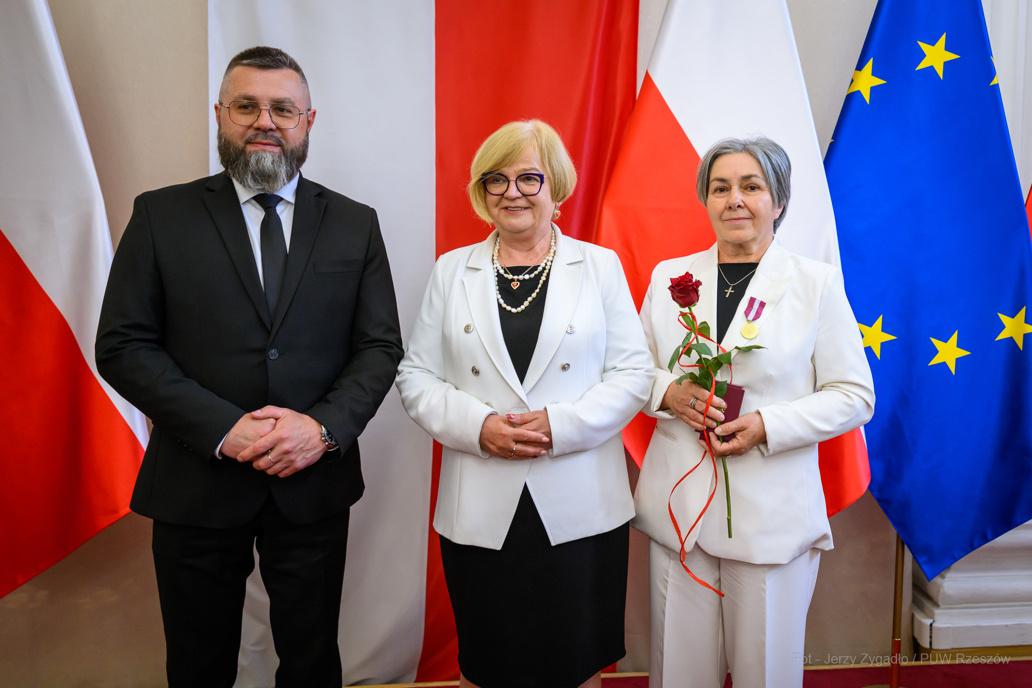 Lokalna Gazeta Internetowa 9 Pani Anna Szlachta Z Gminy Adamówka Otrzymała Medal Złoty Za Długoletnią Służbę