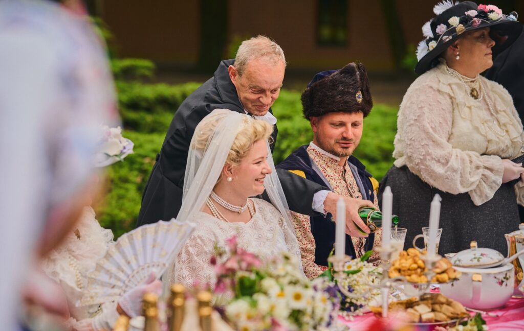Pałacowe Zaślubiny Z 1909 Roku. Niezwykła Inscenizacja Historyczna W Przeworsku