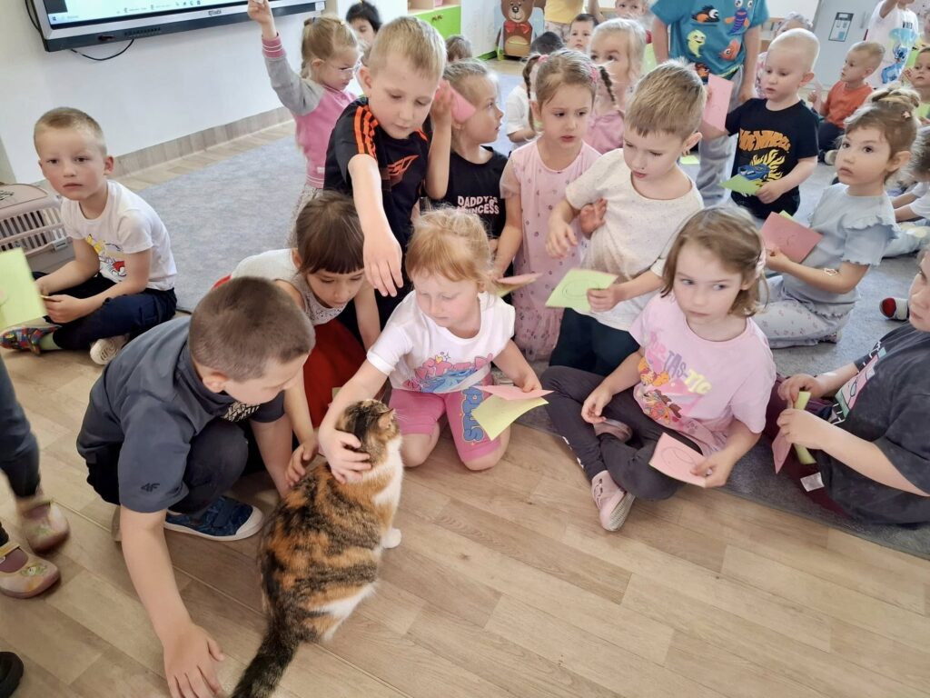 Wyjątkowy Gość I Kotka Cleo Z Wizytą U &Quot;Małych Odkrywców&Quot;