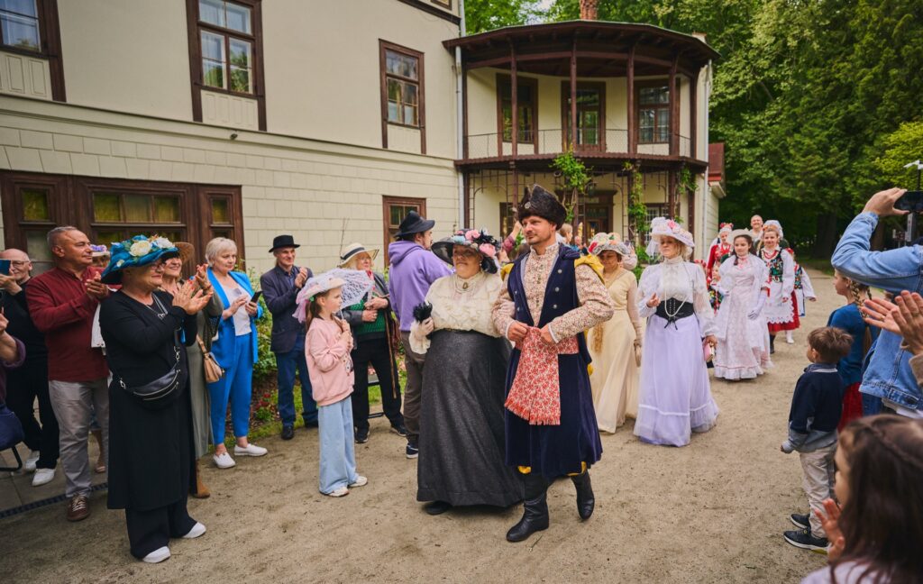 Pałacowe Zaślubiny Z 1909 Roku. Niezwykła Inscenizacja Historyczna W Przeworsku