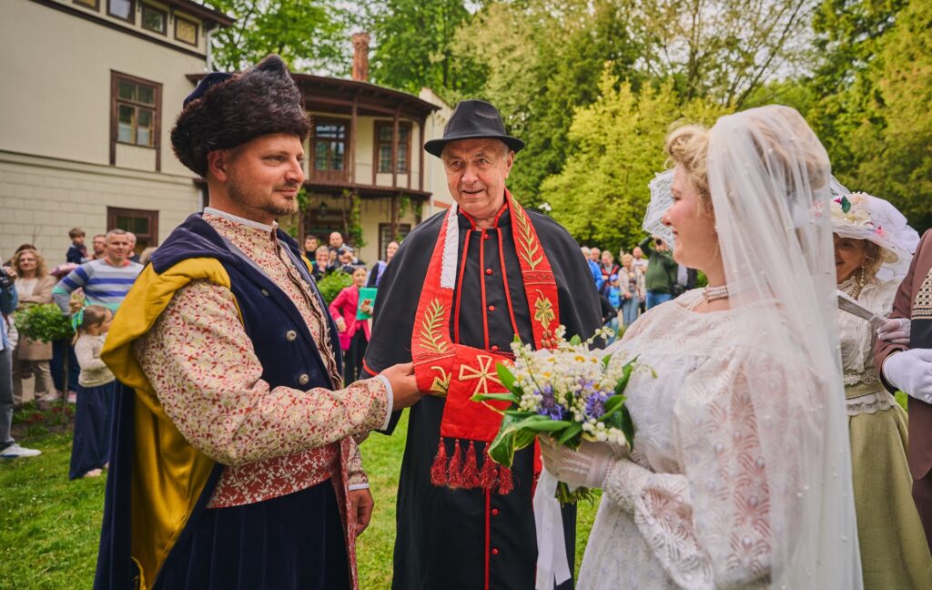 Pałacowe Zaślubiny Z 1909 Roku. Niezwykła Inscenizacja Historyczna W Przeworsku