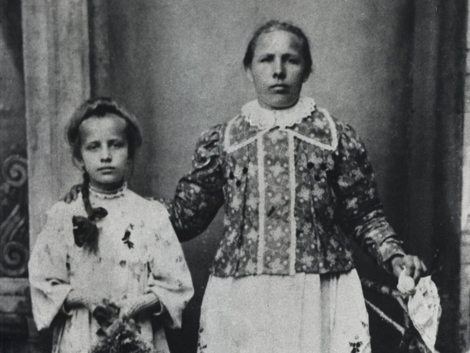 Zdjęcie Pochodzące Z Około 1915 Roku Przedstawia Elżbietę Rut Z C&oacute;rką Marią